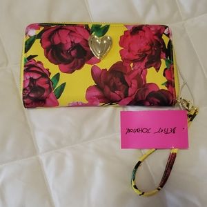 NWT Betsey Johnson zip wallet wristlet